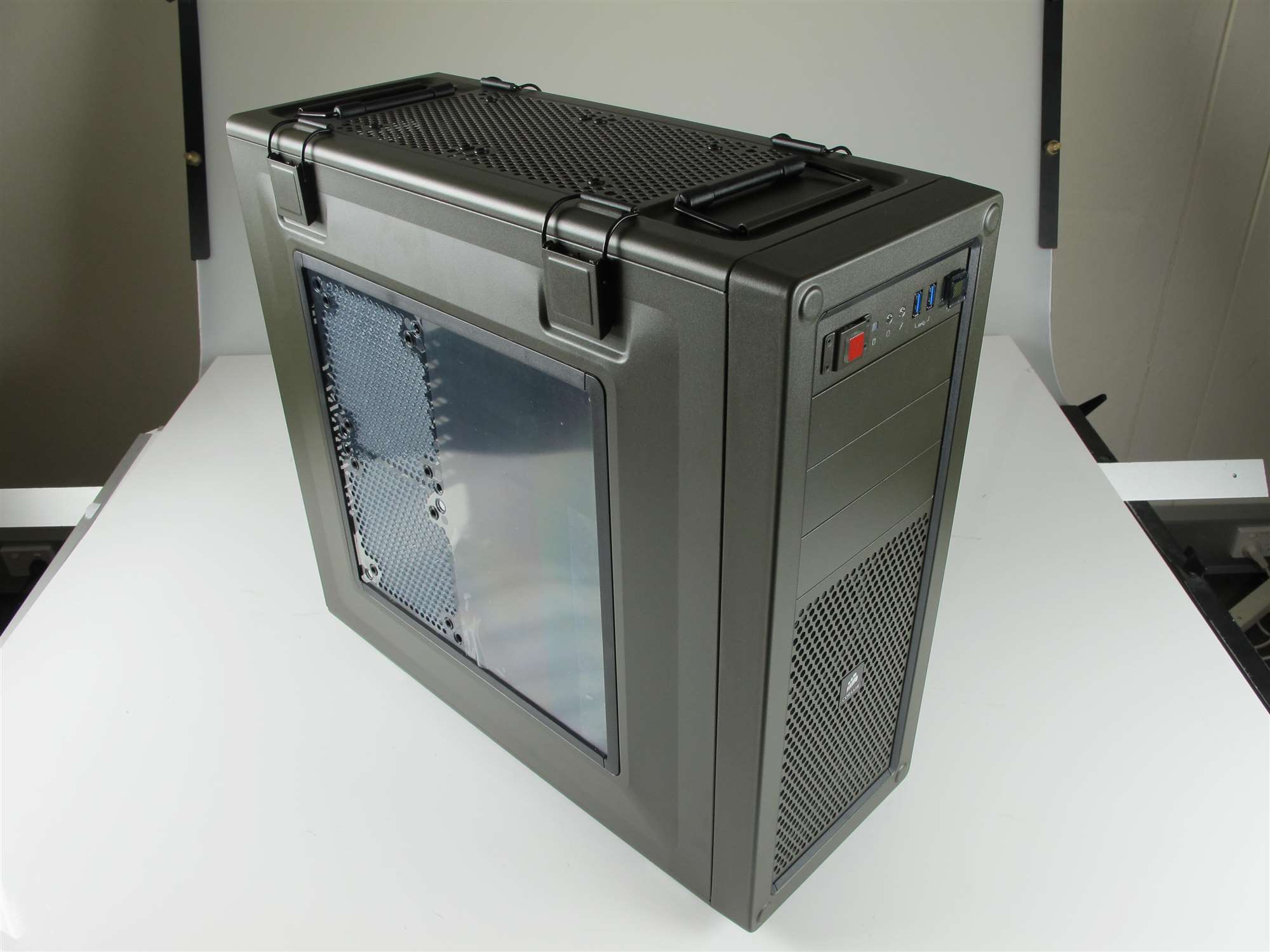 Corsair Vengeance C70 PC case distinctly military, distinctly cool