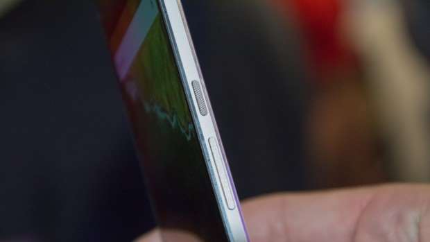 Google Nexus 6P review: Right edge