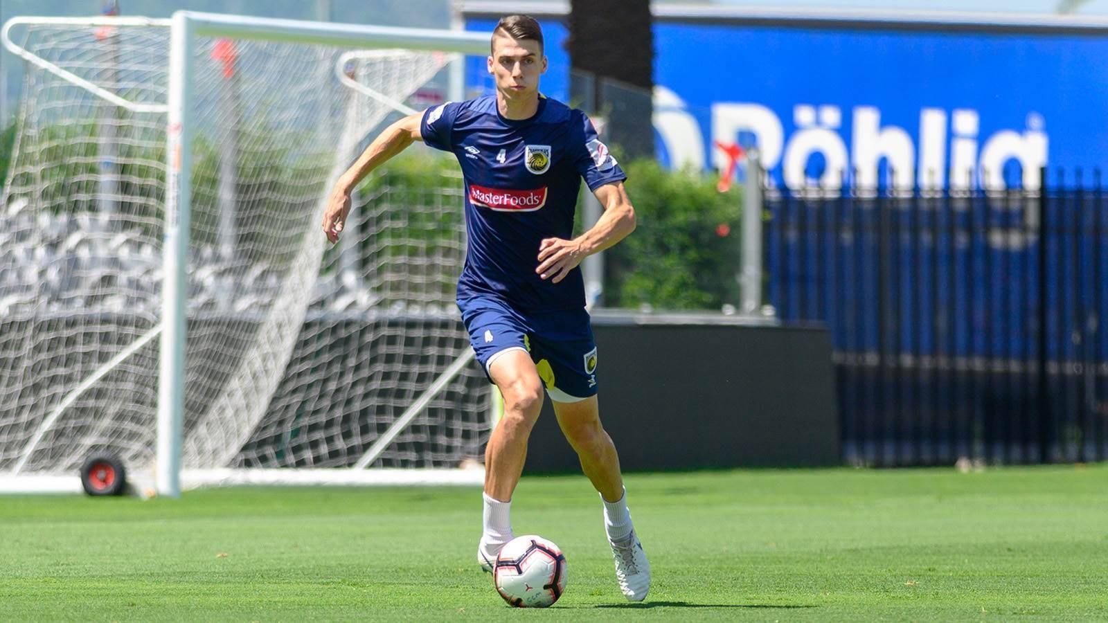 Ex-Mariner makes the most of Polish move Ex-Mariner makes the most of Polish move