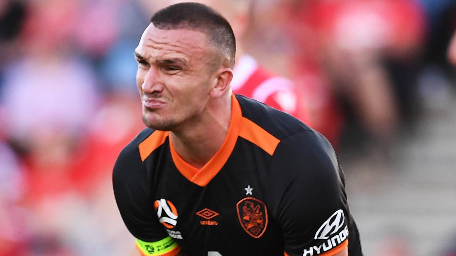 Adelaide grab late winner against Roar Adelaide grab late winner against Roar