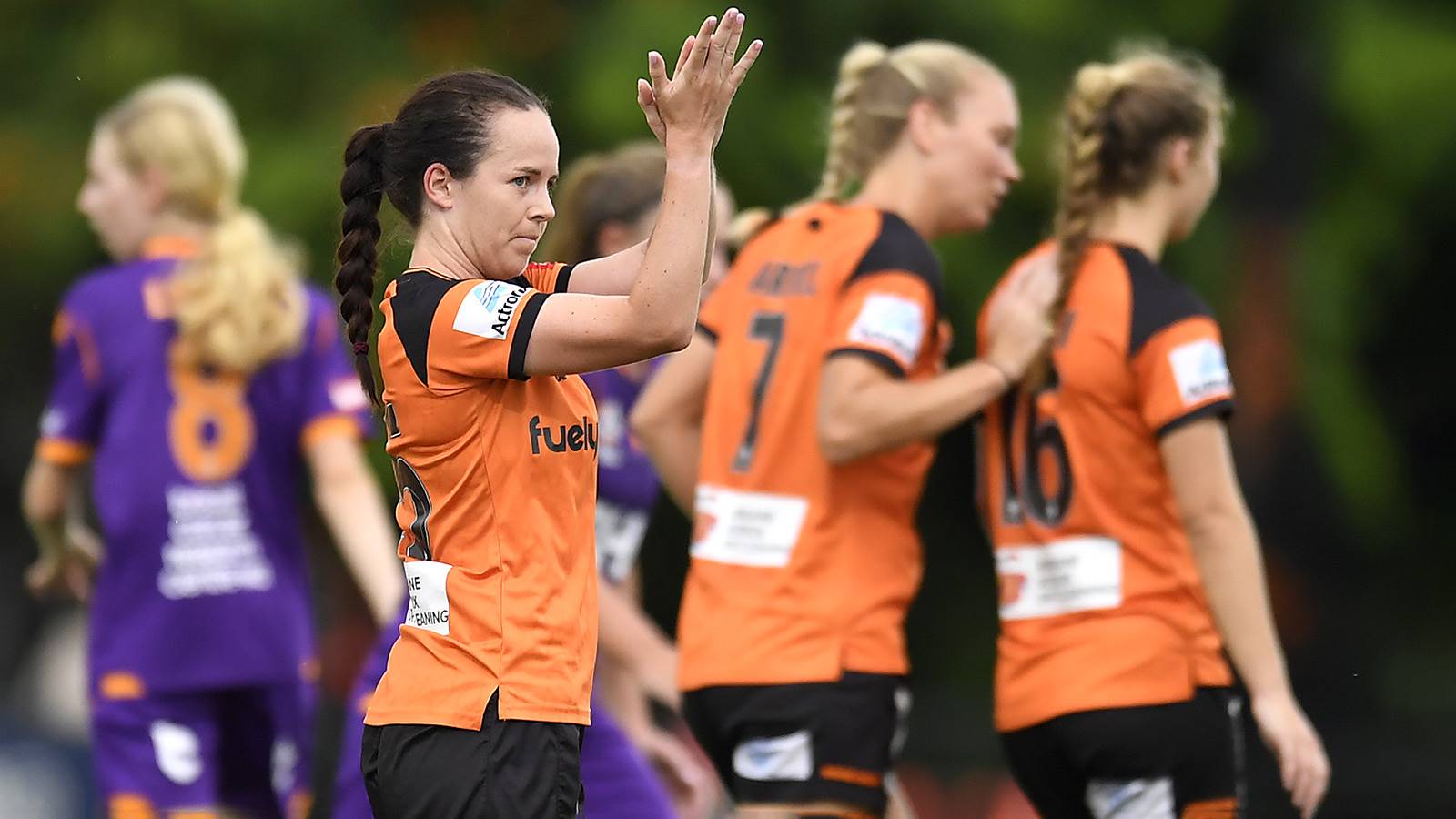 Roar keep pressure on Sydney Roar keep pressure on Sydney