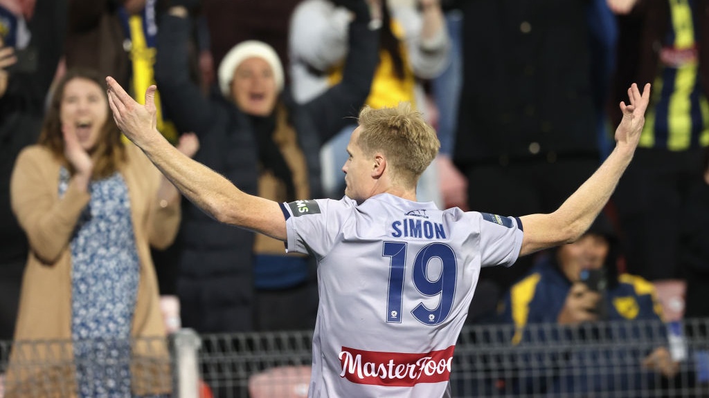 Mariners lock-down three standout A-League stars Mariners lock-down three standout A-League stars