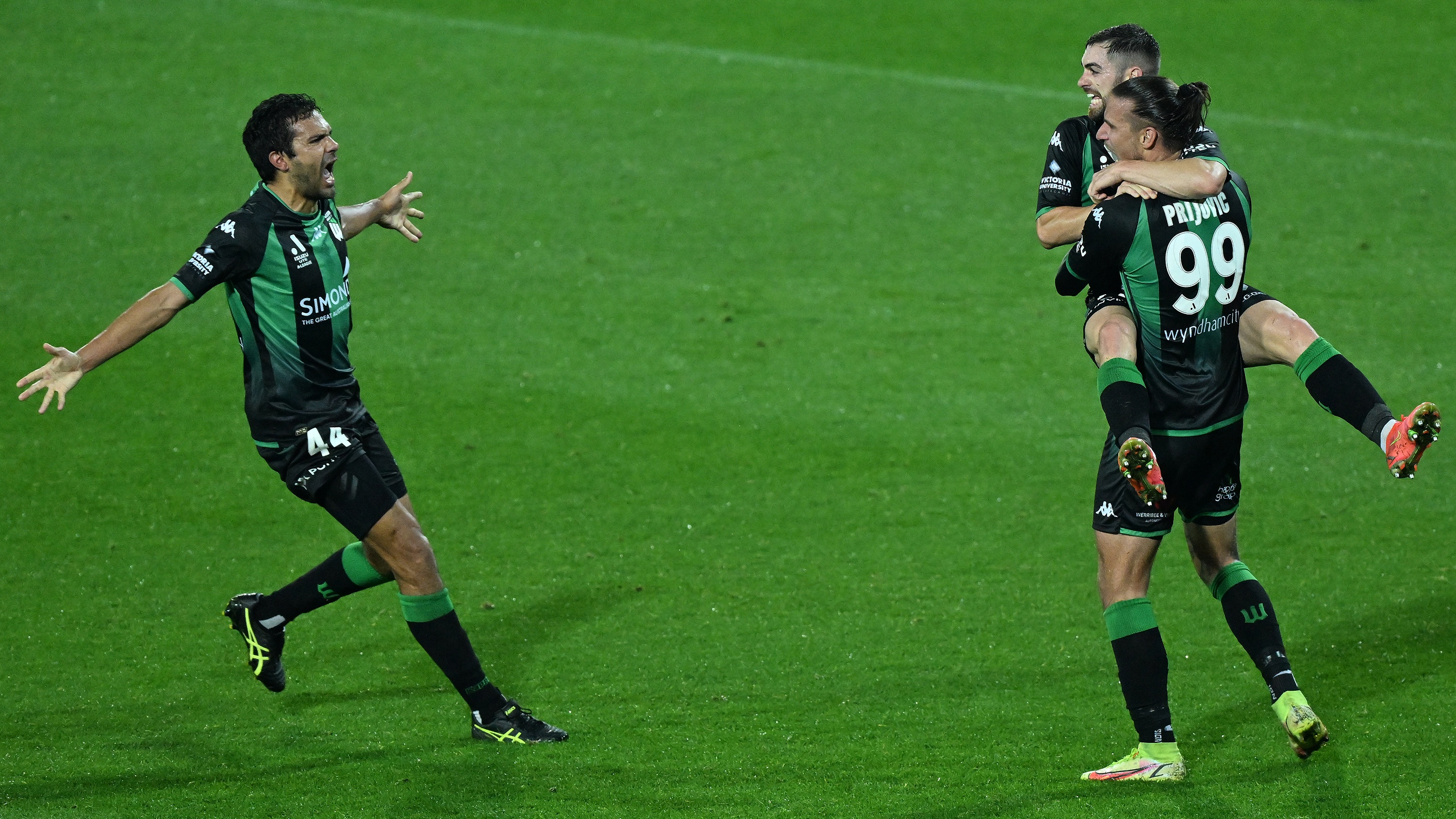 Western beat Bulls, close on City in A-League ladder Western beat Bulls, close on City in A-League ladder