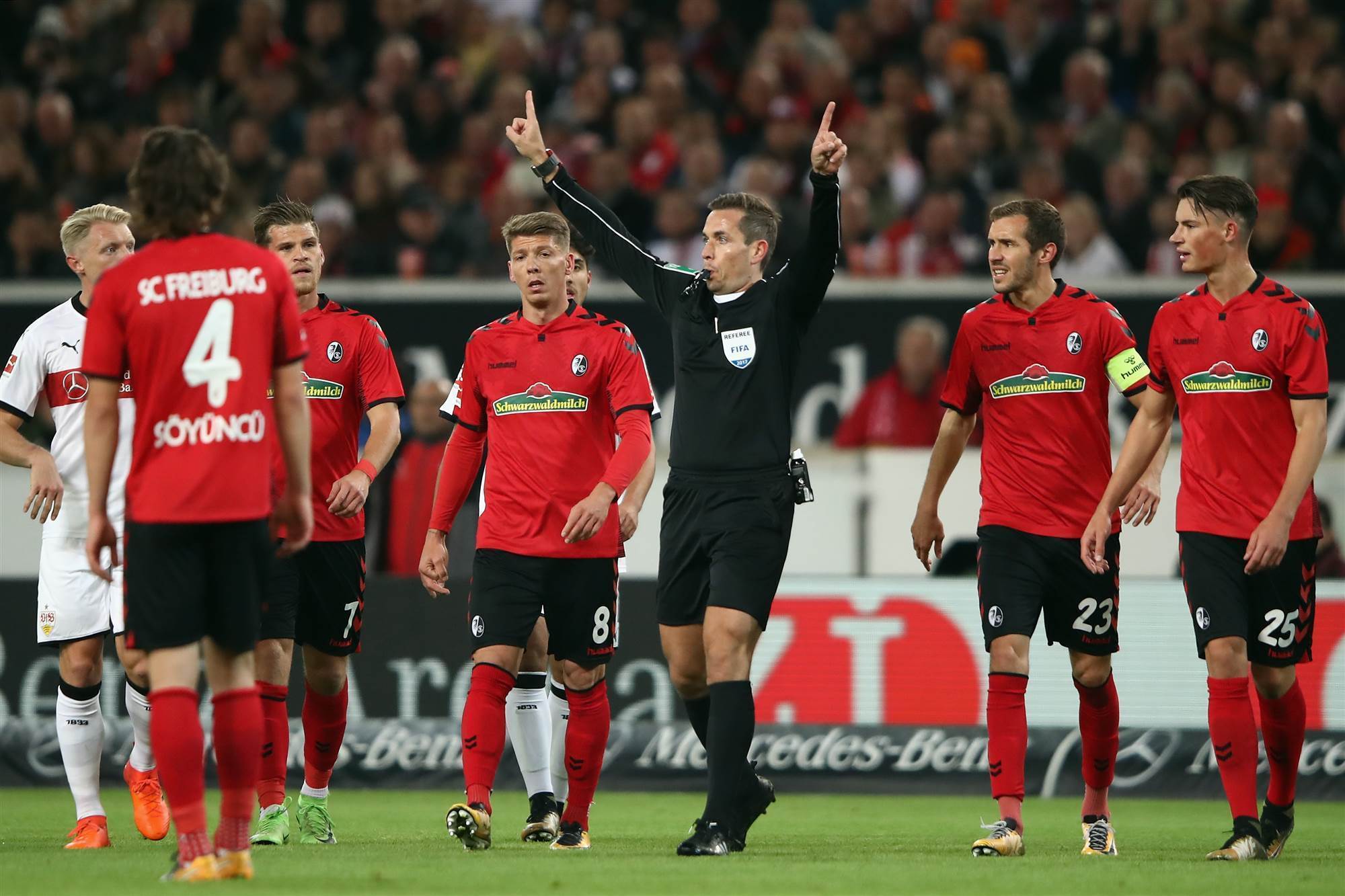 Soccers Biggest Problem Solved Fa Chief On Var Extension - dpnagdn