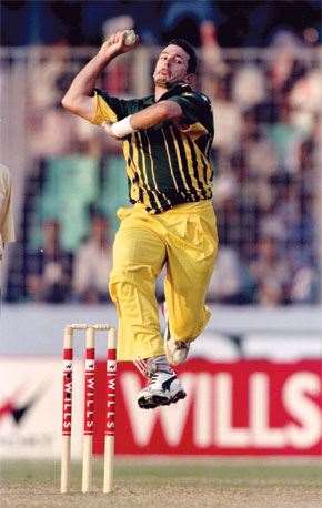 Cricket Twenty20 Cameron White Cricket Twenty20 Cameron White Bowling