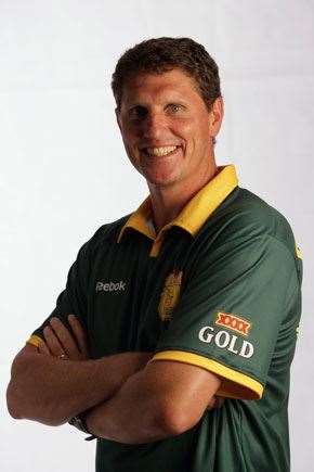 IS207DrinksWith01 Fanie De Villiers