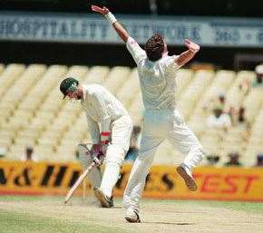 IS207DrinksWith04 Fanie de Villiers erupts in that Test at the Sydney Cricket Ground in ‘94