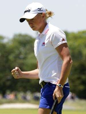 Stacy Lewis punches the air after holing the putt that sealed the win and World No.1 spot. PHOTO: Getty Images.