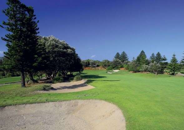 Shelly Beach Golf Club. The 1st hole, redesigned a few years ago, is a terrific 500-metre par-5 where accuracy and length are rewarded.