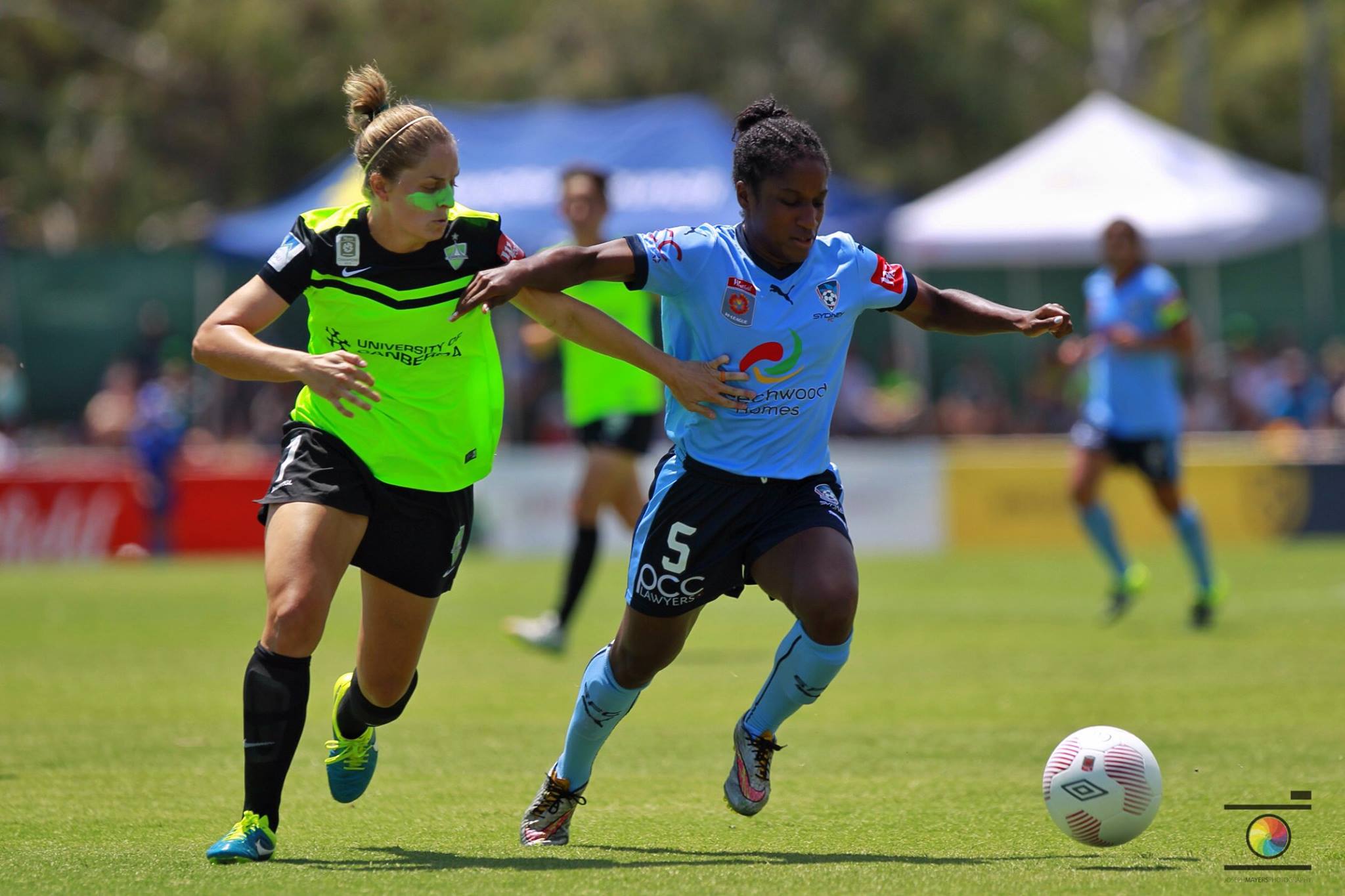 Sydney FC win through Grand Final amid controvesy in Canberra The