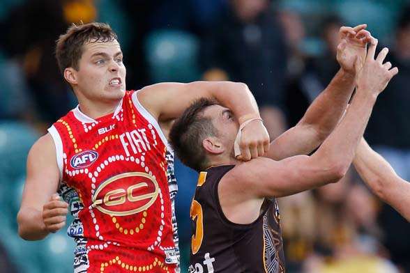 LAUNCESTON, AUSTRALIA - MAY 30: Kade Kolodjashnij of the Suns spoils Luke Hodge of the Hawks during the round nine AFL match between the Hawthorn Hawks and the Gold Coast Suns at Aurora Stadium on May 30, 2015 in Launceston, Australia. (Photo by Darrian Traynor/Getty Images)