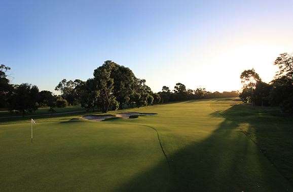 The dogleg-left 6th hole is one of several very good risk-and-reward par-4s at Spring Valley.