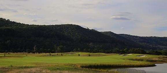The Dividing Range is a picturesque backdrop to many holes including the par-4 26th. PHOTO: Brendan James/Golf Australia magazine