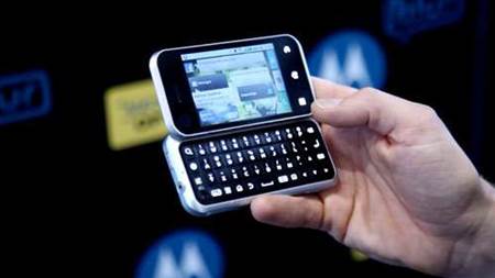 Motorola's Backflip includes touchscreen and QWERTY