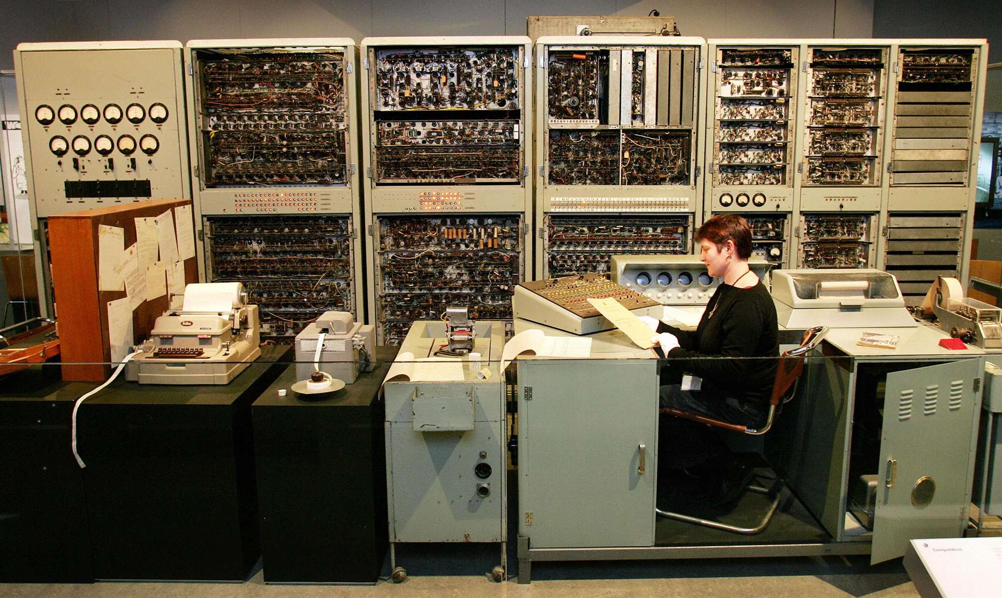 I computer. CSIRAC. Mark i компьютер. CSIRAC компьютер. Первый компьютер 1949.