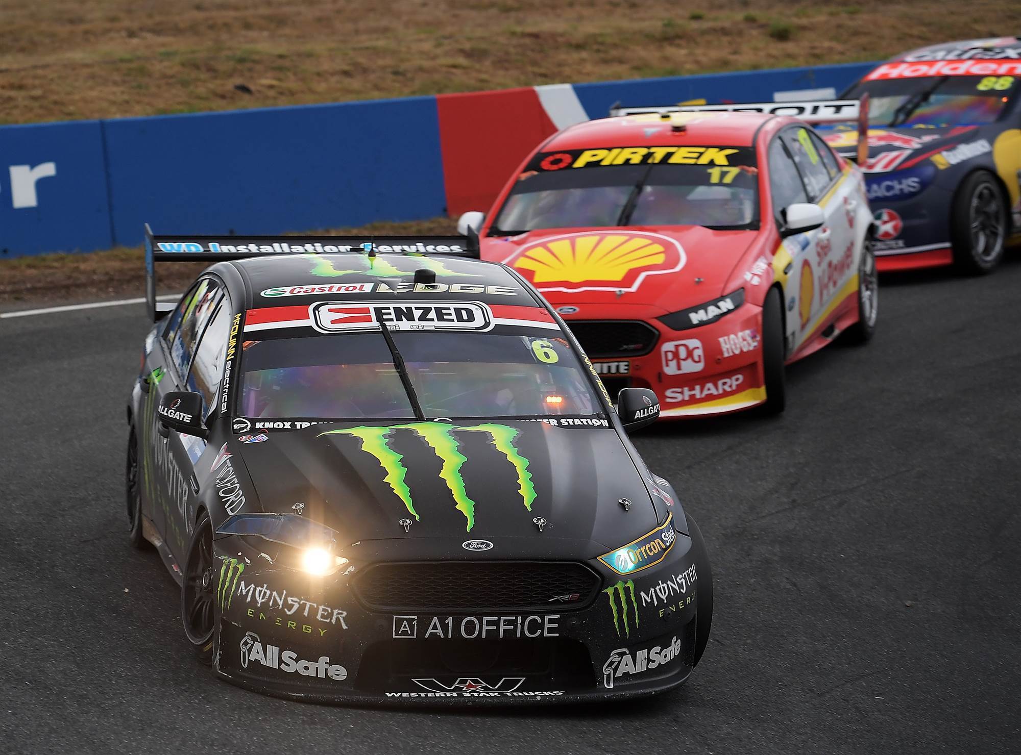 Pic Gallery: symmons Plains Supercars - Motorsport - Inside Sport