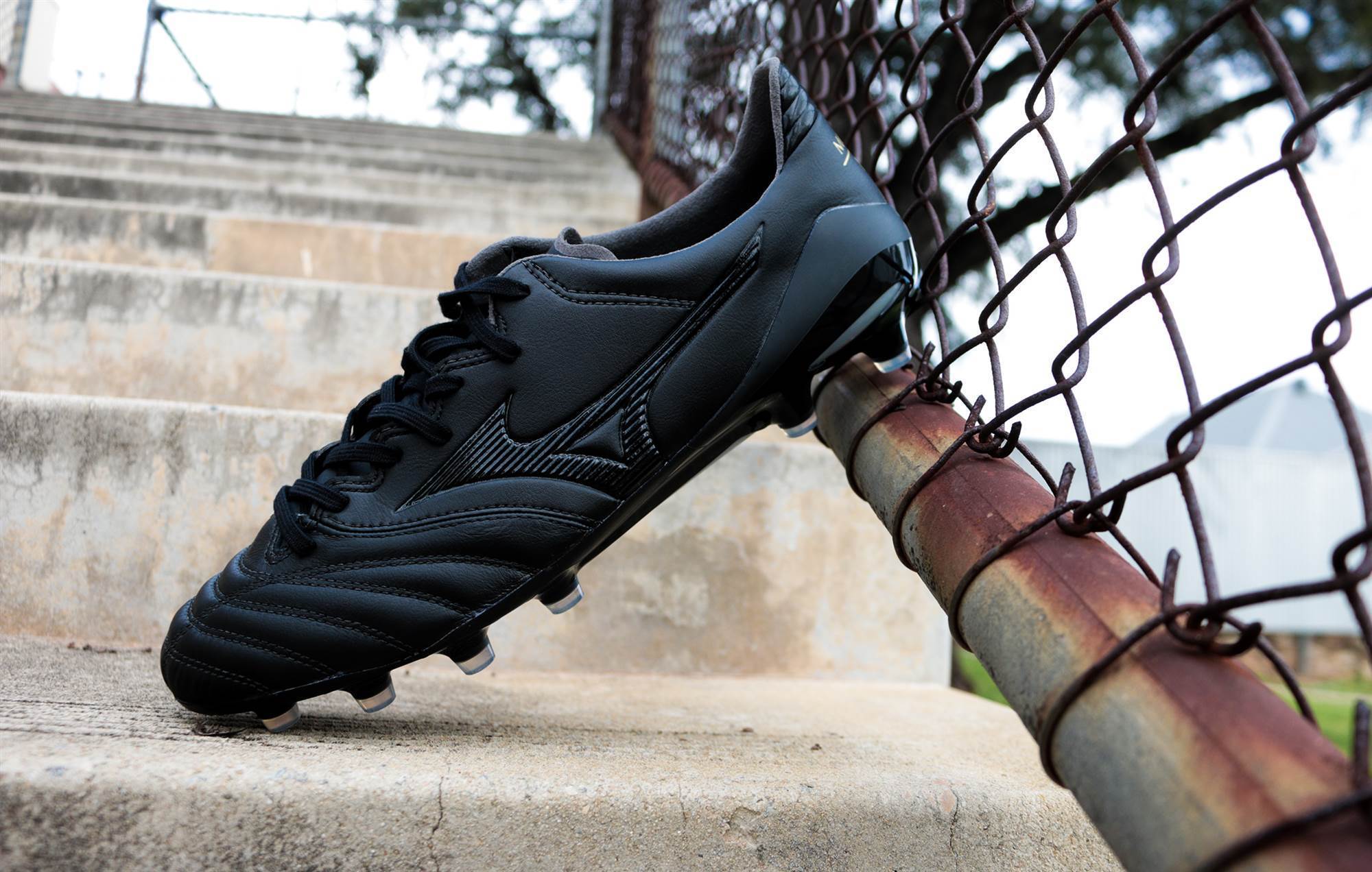 Mizuno morelia deals neo 2 blackout