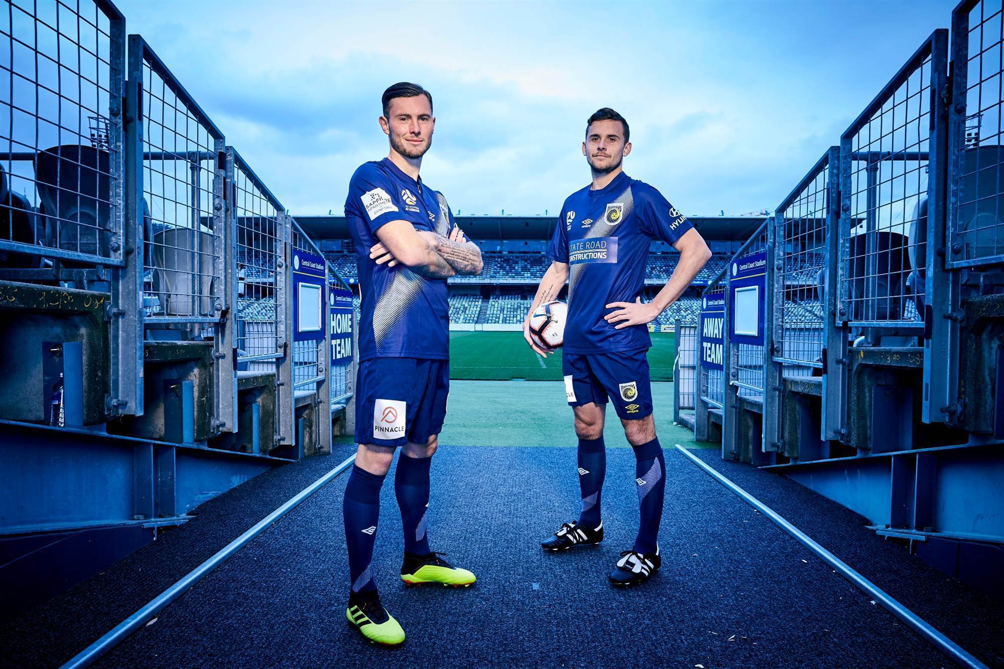 Central Coast Mariners 2019-20 Umbro Home Kit - Football Shirt