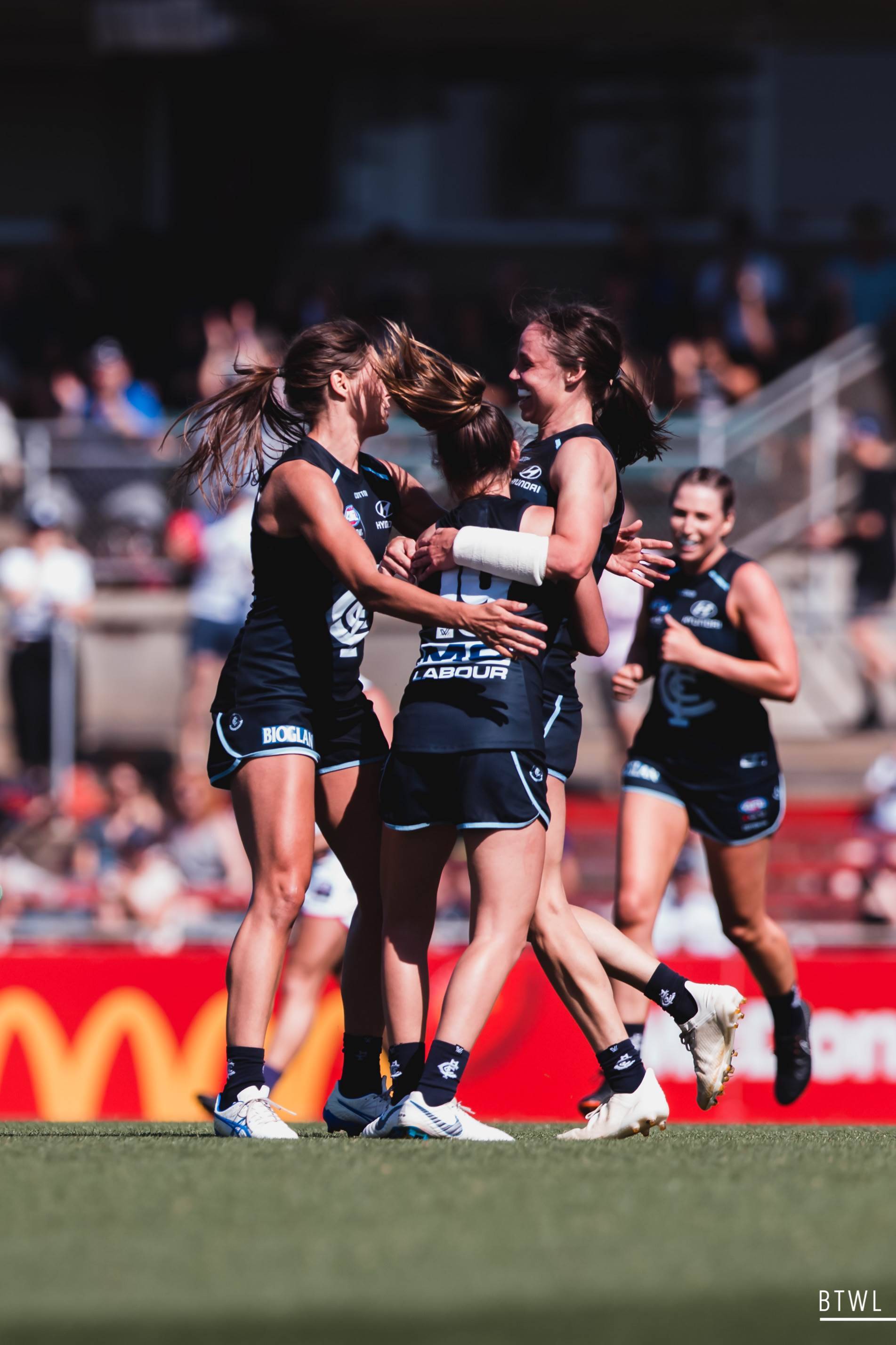 AFLW: Carlton vs Fremantle - The Women's Game - Australia ...