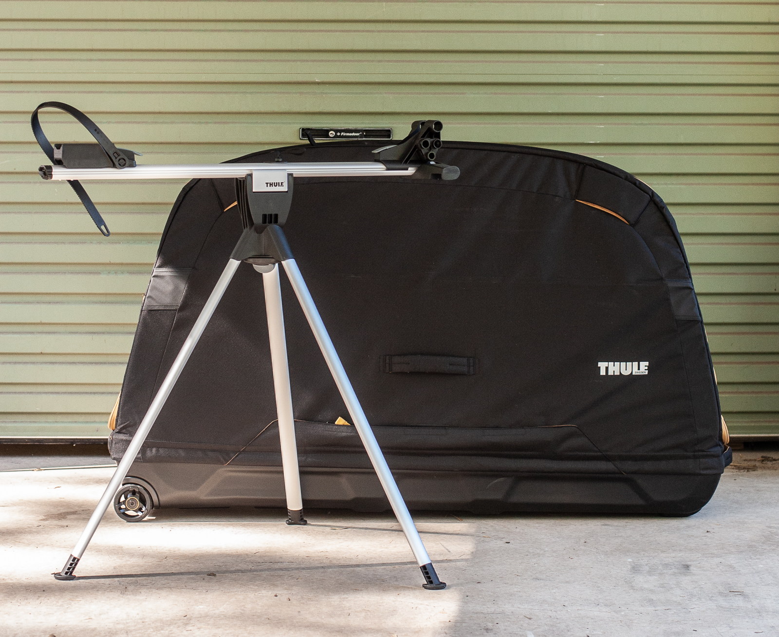 How to pack your bike in a Thule RoundTrip bag AMBmag .au