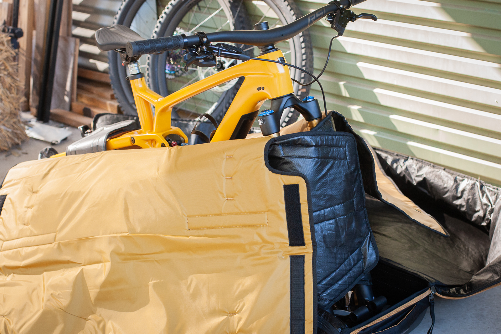 How to pack your bike in a Thule RoundTrip bag AMBmag .au