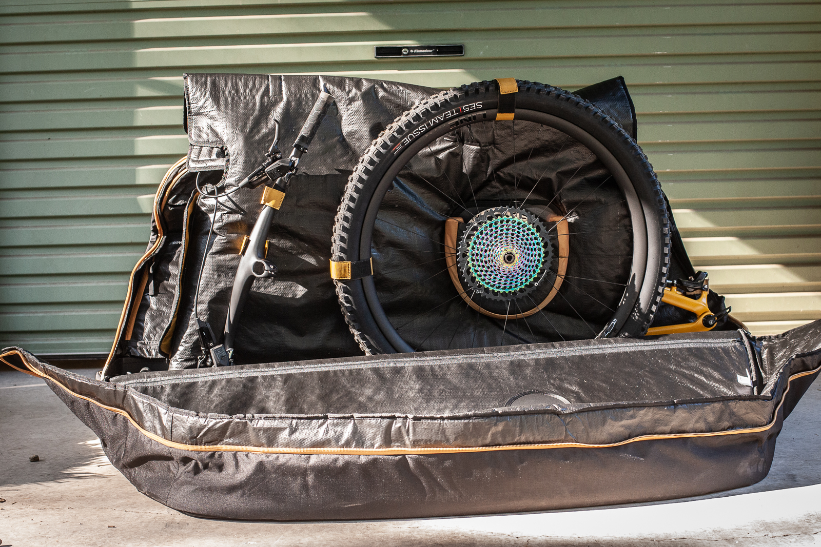 How to pack your bike in a Thule RoundTrip bag AMBmag .au