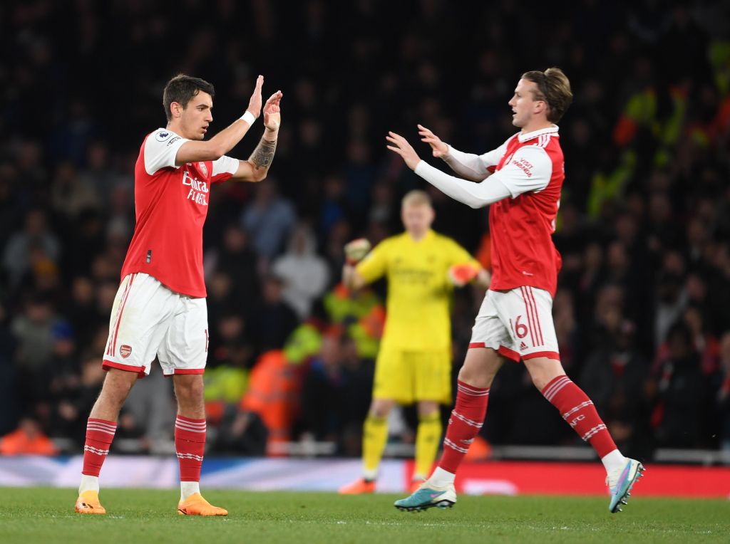 Arsenal swat Chelsea aside, return to EPL summit