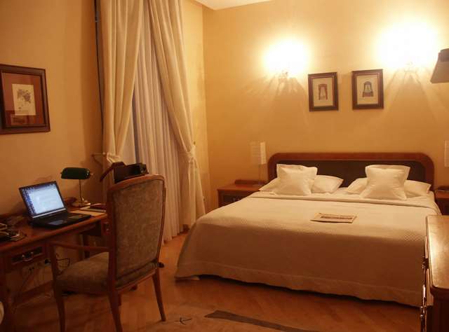Russia-linked "Midnight Blizzard" group hijacks hotel wi-fi with CaptiveCrunch