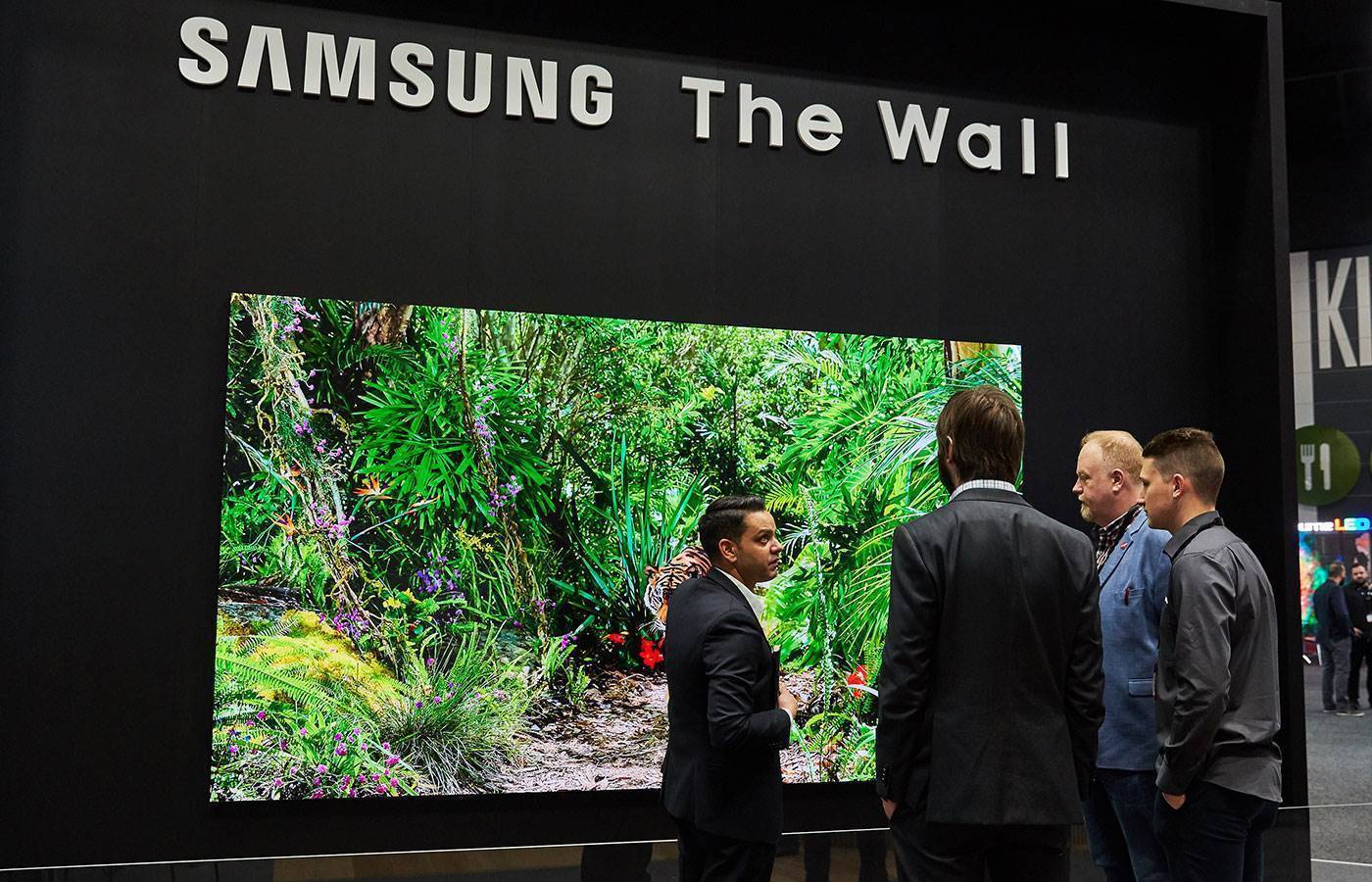 Mega Display Samsung lures Aussie channel with mega displays - techpartner.news