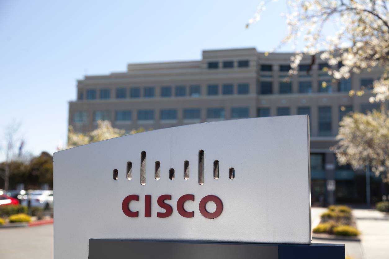 Cisco layoff talk builds as longtime execs accept early retirement