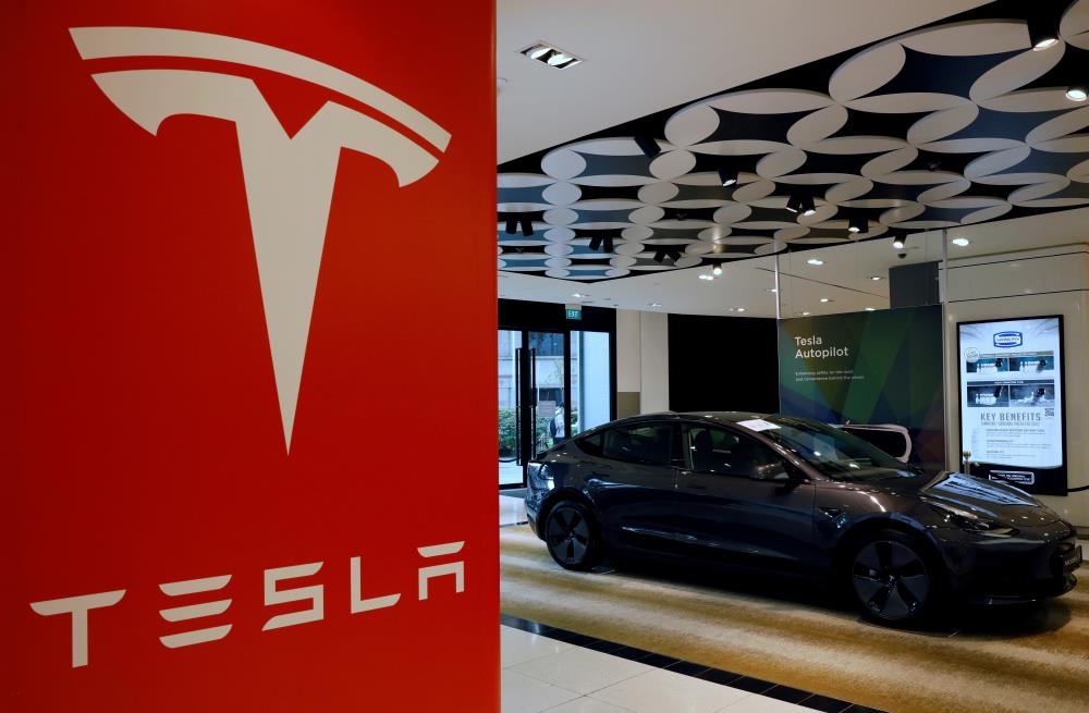 Saham Tesla tergelincir lagi karena investor bersiap untuk kemungkinan penjualan saham Musk – Keuangan
