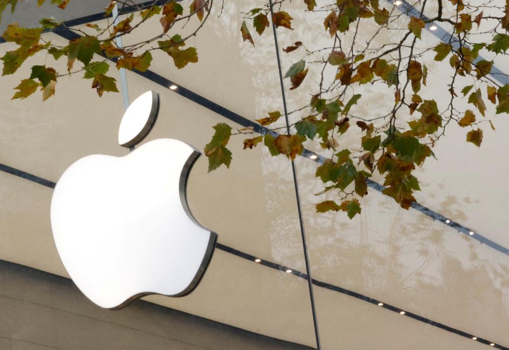 EU narrows charges against Apple