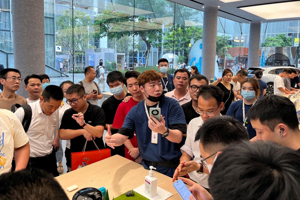 <div>Teardown of Huawei's new phone shows China's chip breakthrough</div>