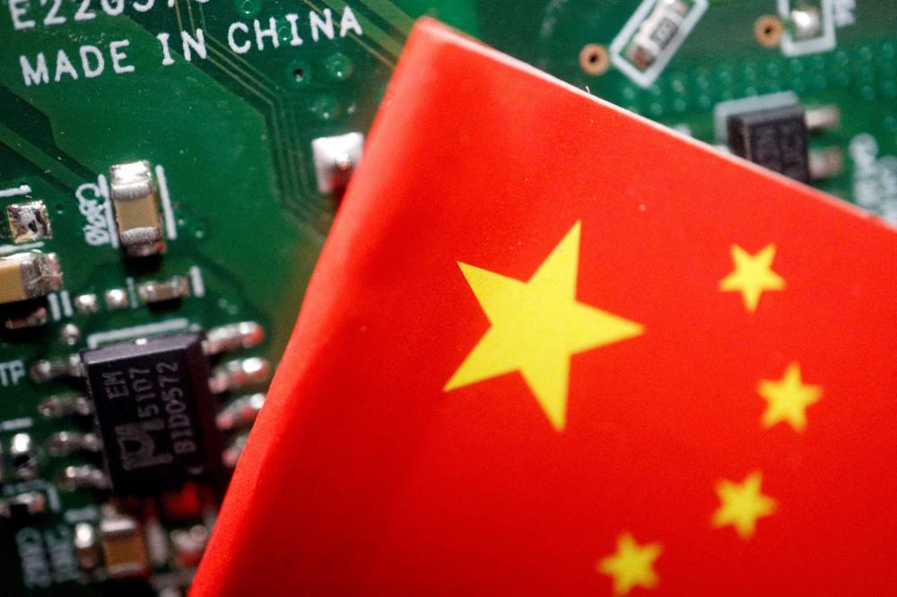 US lawmakers press White House for tougher enforcement of China chip rules