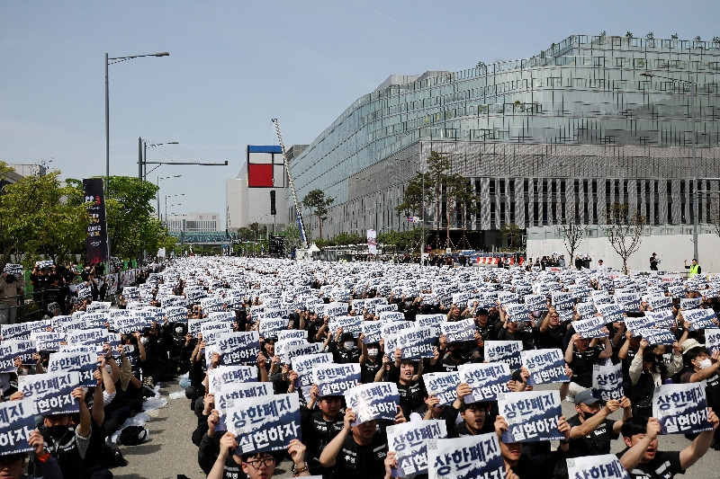 South Korea says it will pursue all options to avoid Samsung strike