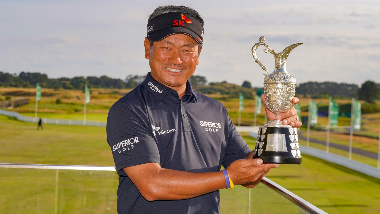 Choi holds off Australian Green for Senior Open spoils