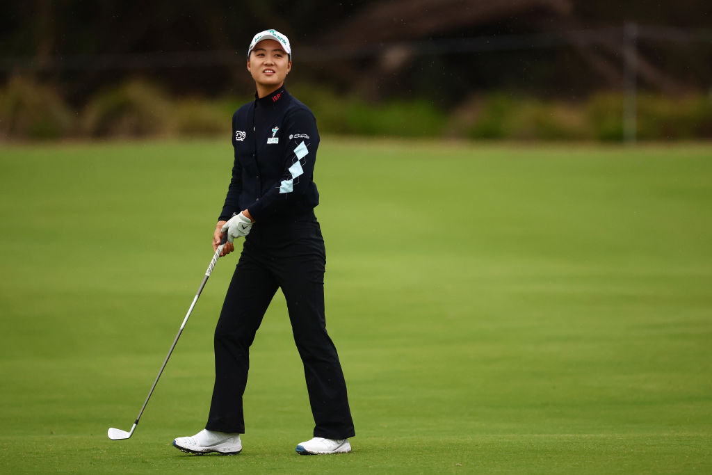 Minjee makes Open move as amateur leader falters early