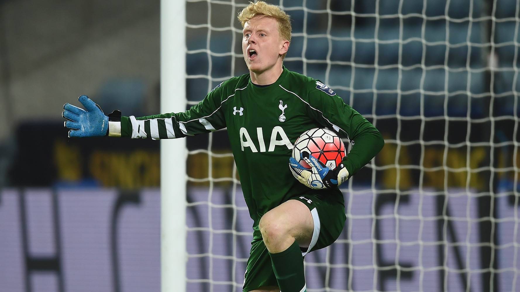 Mariners sign Tottenham goalkeeper - FTBL | The home of football in