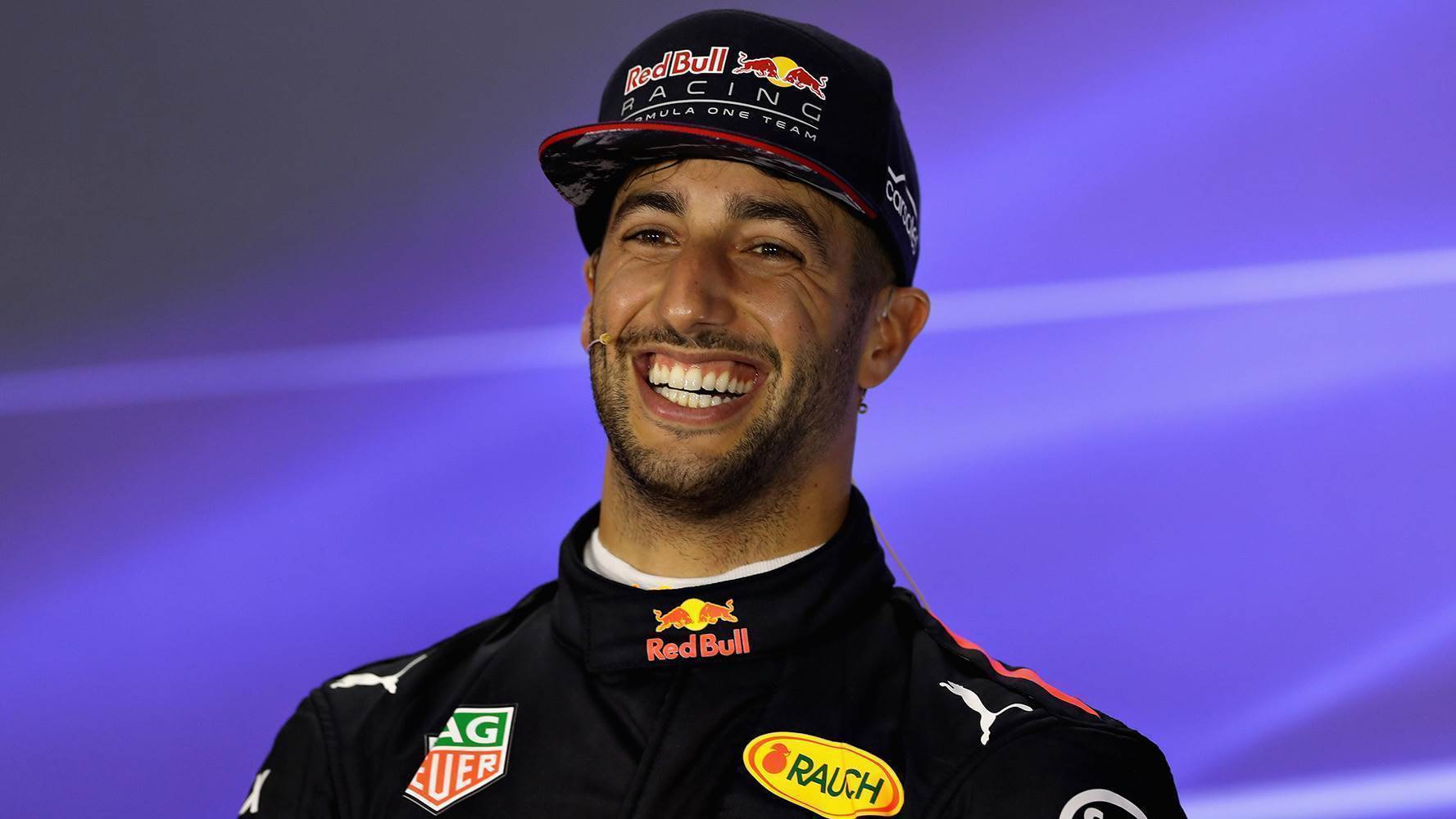 VIDEO: Ricciardo farts during press conference - Motorsport - Inside Sport