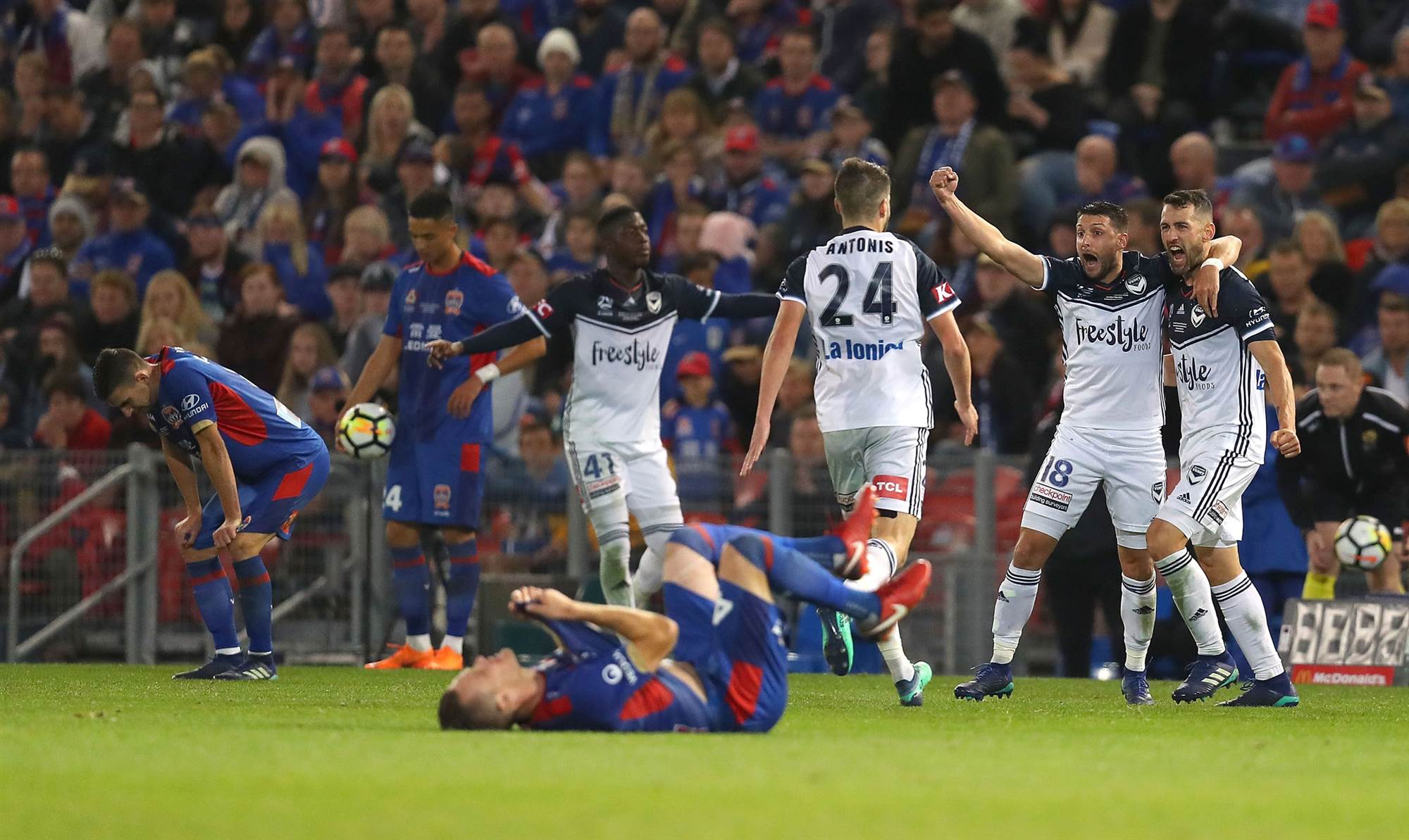 Melbourne Victory make history, break Jets' hearts Melbourne Victory make history, break Jets' hearts