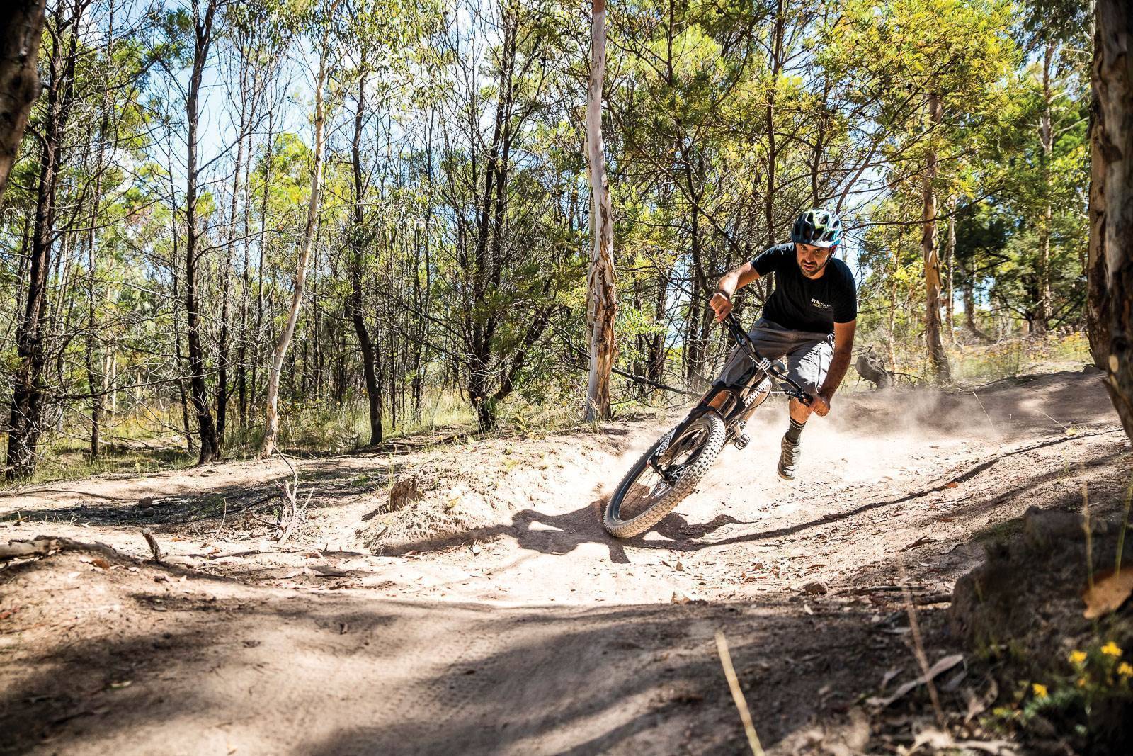 SKILLS: How to nail foot out corners - Australian Mountain Bike | The ...