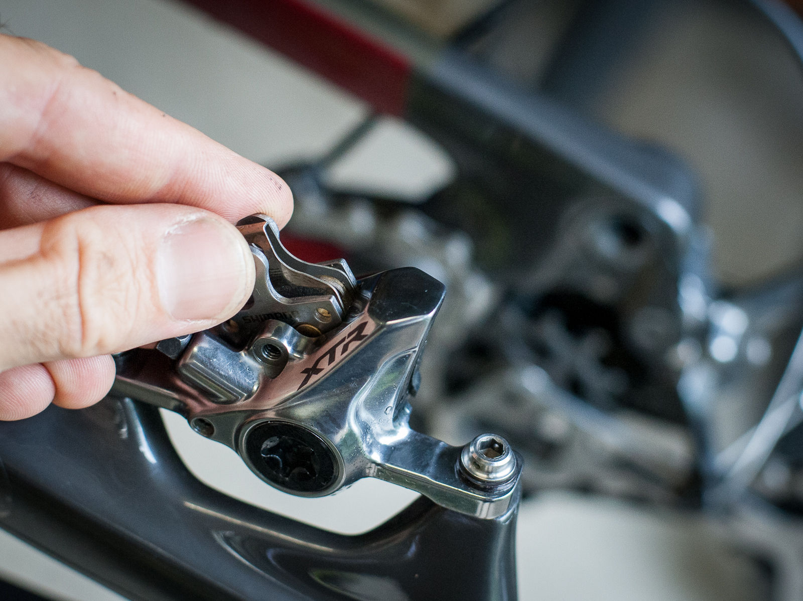 replacing bicycle disc brake pads