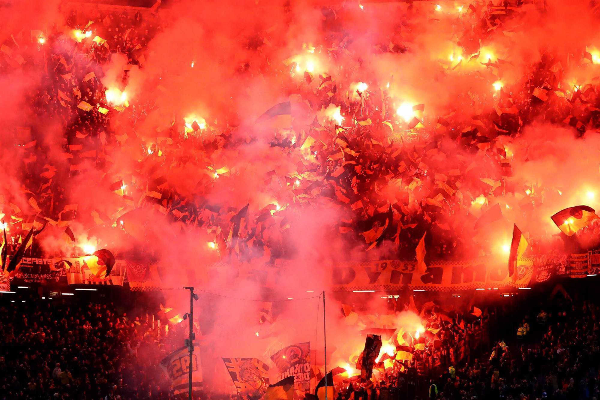 🟡⚫ ATMOSPHERE ULTRAS DYNAMO DRESDEN PYRO SHOW