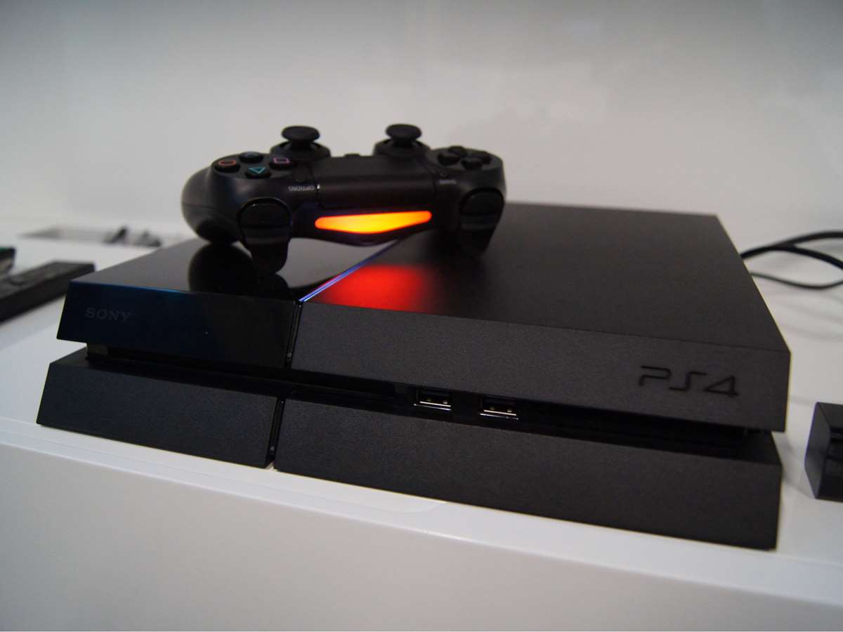 PLAYSTATION 4 игровая консоль за 18000