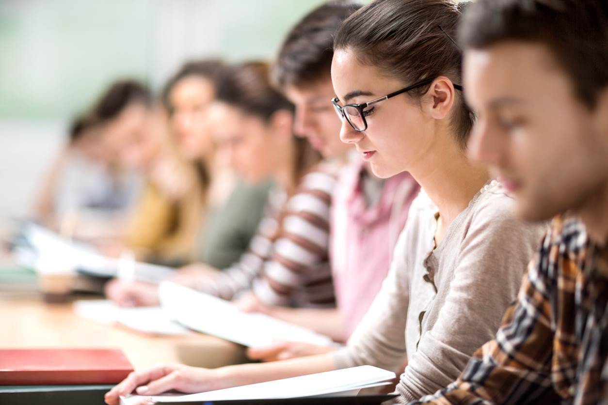 Australia's international student applications crash, while US, UK and Canada surge - Vimarsana News