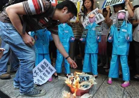 Foxconn denies forced intern labour
