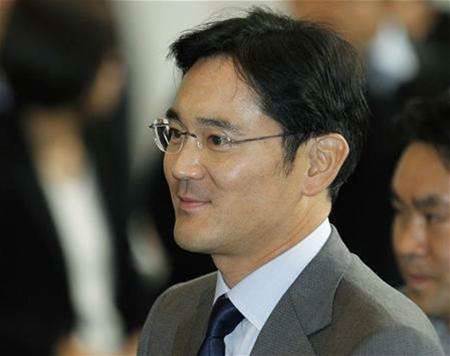 Samsung promotes son, heir closer to top job