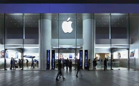 Limp iPhone sales behind bland Apple results 