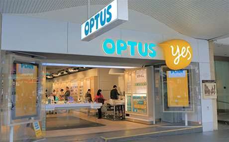 Optus staff threatened over Arabic advert