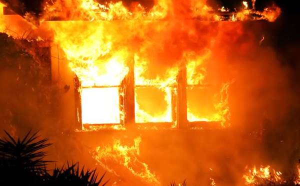 Fire rages at Telstra exchange in Melbourne